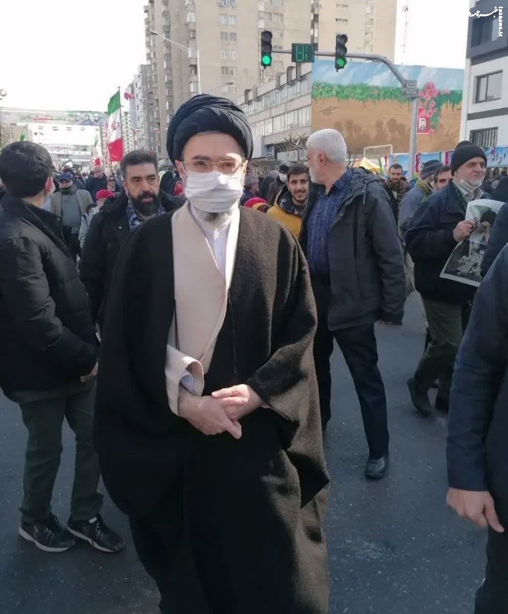 حضورآیت‌الله مجتبی خامنه‌ای  در راهپیمایی ۲۲ بهمن +عکس