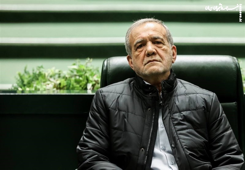 خضریان: رئیس‌جمهور پیش از استیضاح وزیر تیم اقتصادی را ترمیم کند