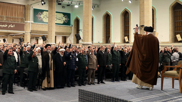 رهبر انقلاب: ۲۲ بهمن امسال یک قیام مردمی و حرکت بزرگ ملی بود