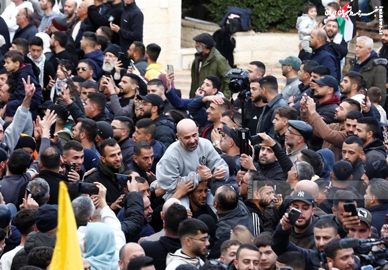  ورود آزادگان فلسطینی به رام‌الله میان استقبال باشکوه مردم 