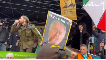 شعار عجیب تجمع؛ خدای هر ایرانی کینگ رضا پهلوی! +ویدئو 