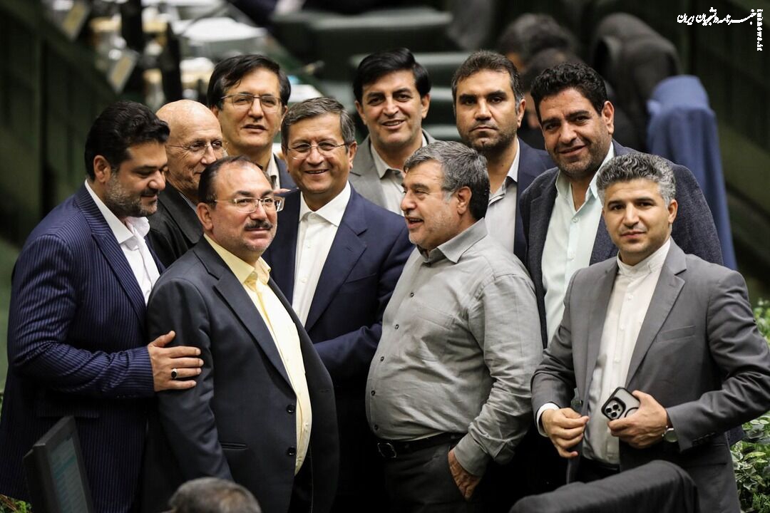 چرا استیضاح همتی؟/ موافقان و مخالفان همتی چه می‌گویند؟