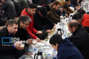 مراسم افطاری در حرم امام رضا(ع) +عکس