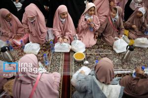 مراسم افطاری در حرم امام رضا(ع) +عکس