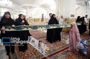 مراسم افطاری در حرم امام رضا(ع) +عکس