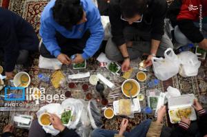 مراسم افطاری در حرم امام رضا(ع) +عکس