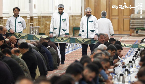 مراسم افطاری در حرم امام رضا(ع) +عکس