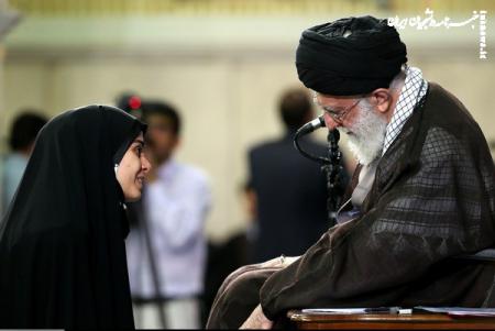  تصویری از حضور رهبر انقلاب در دیدار رمضانی دانشجویان