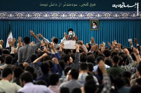 رهبر انقلاب: از دست دادن شخصیت‌ها خسارت است اما به حرکت کلی لطمه نمی‌زند