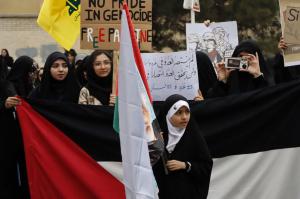 تجمع دانشجویان، اساتید و کارکنان دانشگاه در محکومیت جنایات رژیم صهیونیستی و حمایت از مردم مظلوم غزه +عکس