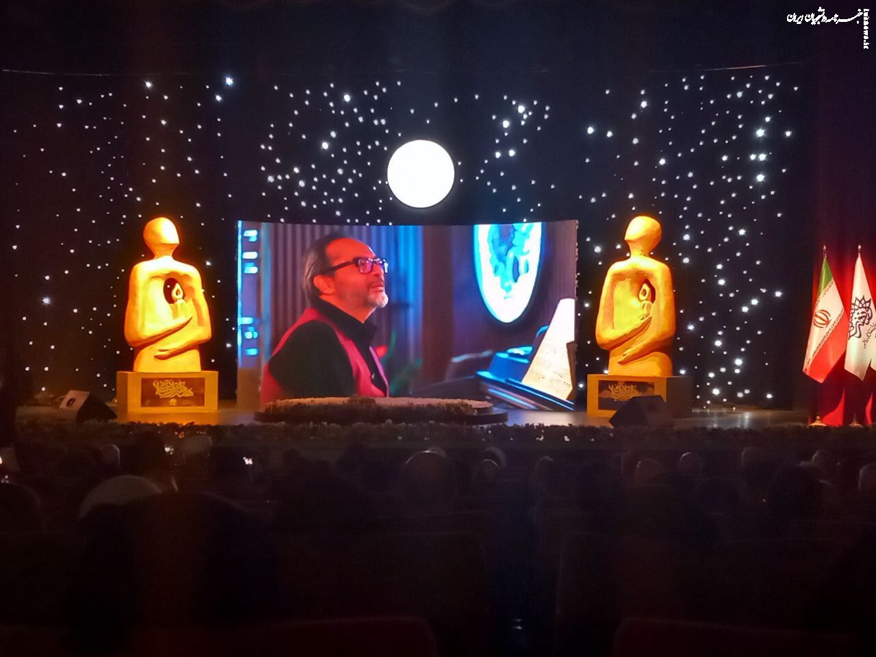 جایزه چهره سال هنر انقلاب به «کارن همایونفر»، رسید