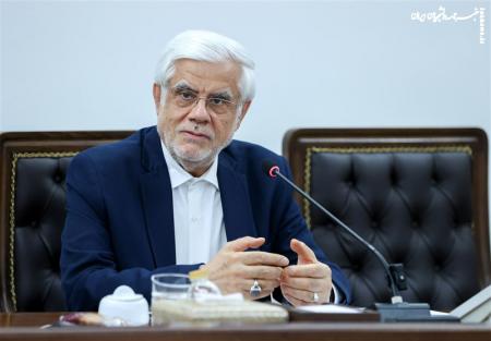 بازدید عارف از نمایشگاه محصولات دانش‌بنیان