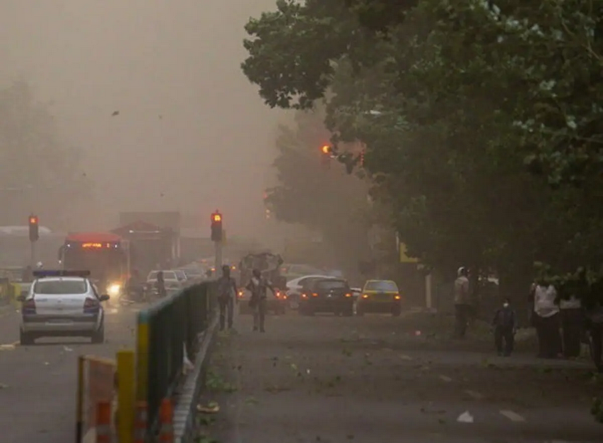  طوفان شدید تهران ۲ فوتی و ۴۱ مصدوم بر جای گذاشت 