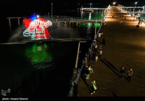 سوگواری ساکنین کیش برای جان‌باختگان حادثه بندر عباس +عکس