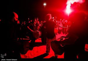 سوگواری ساکنین کیش برای جان‌باختگان حادثه بندر عباس +عکس