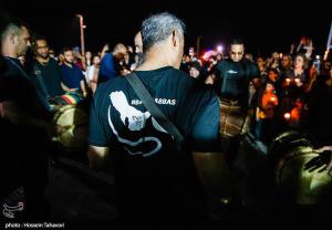 سوگواری ساکنین کیش برای جان‌باختگان حادثه بندر عباس +عکس