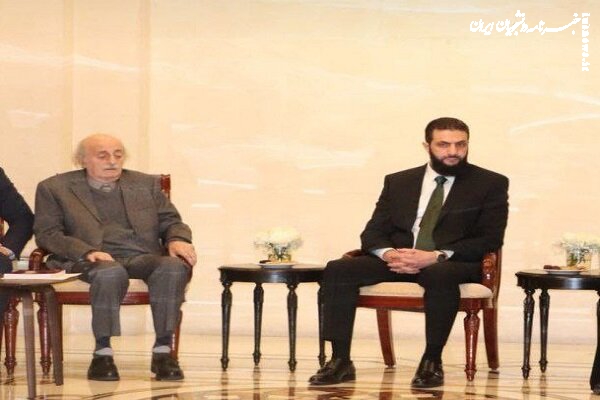 الجزیره: «جنبلاط» خواستار انحصار سلاح در دست حاکمیت سوریه شد