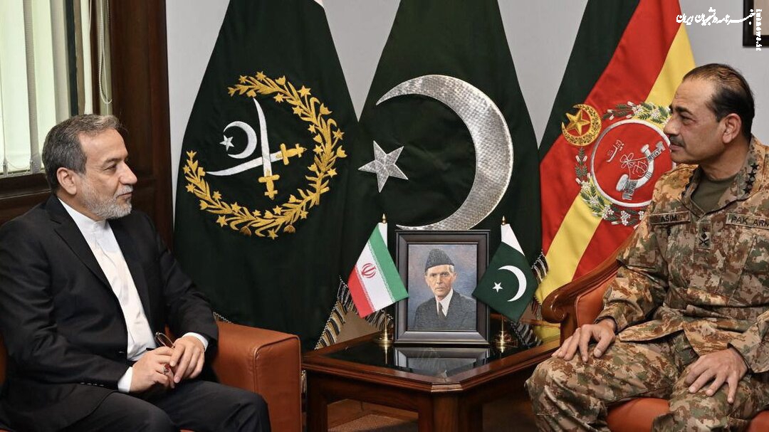 عراقچی با فرمانده ارتش پاکستان دیدار کرد +عکس