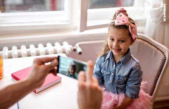 نمایش تربیت در شبکه‌های اجتماعی؛ کودکان قربانی‌اند یا ستاره؟