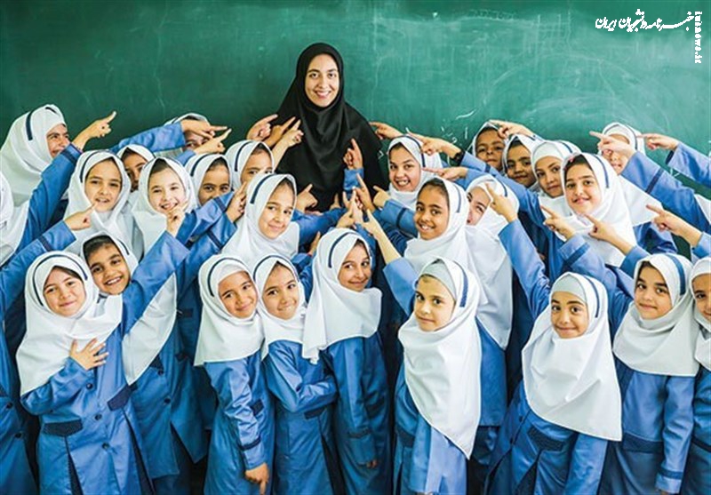 فوق‌العاده ویژه و خاص شامل معلمان و سرایداران مدارس می‌شود