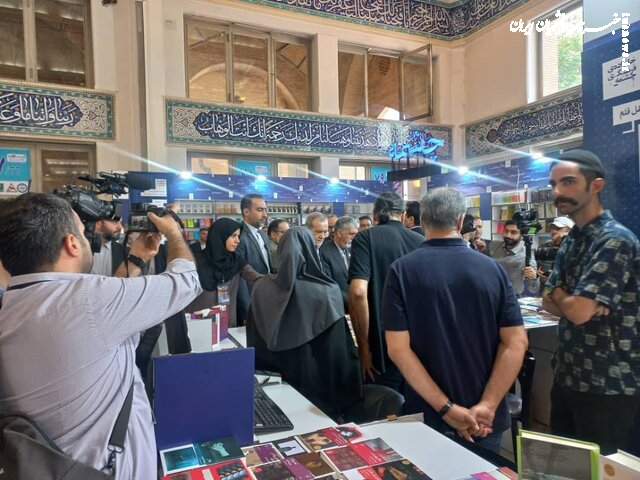 رئیس جمهور از نمایشگاه کتاب تهران بازدید کرد