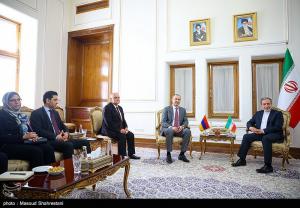 دیدارهای عراقچی با  دبیر شورای عالی امنیت ملی ارمنستان و وزیر امور خارجه تاجیکستان