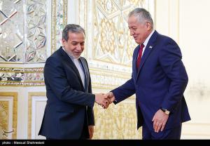 دیدارهای عراقچی با  دبیر شورای عالی امنیت ملی ارمنستان و وزیر امور خارجه تاجیکستان