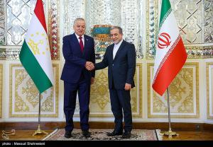 دیدارهای عراقچی با  دبیر شورای عالی امنیت ملی ارمنستان و وزیر امور خارجه تاجیکستان