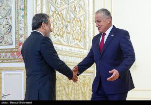 دیدارهای عراقچی با  دبیر شورای عالی امنیت ملی ارمنستان و وزیر امور خارجه تاجیکستان