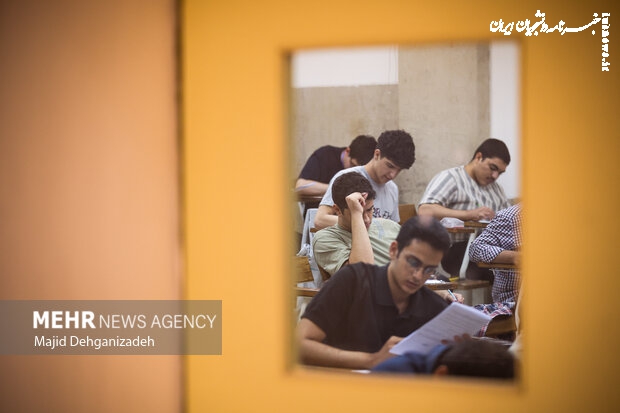 ورود دانشجویان پیام نور به جلسات امتحان پس از توزیع برگه ها ممنوع شد