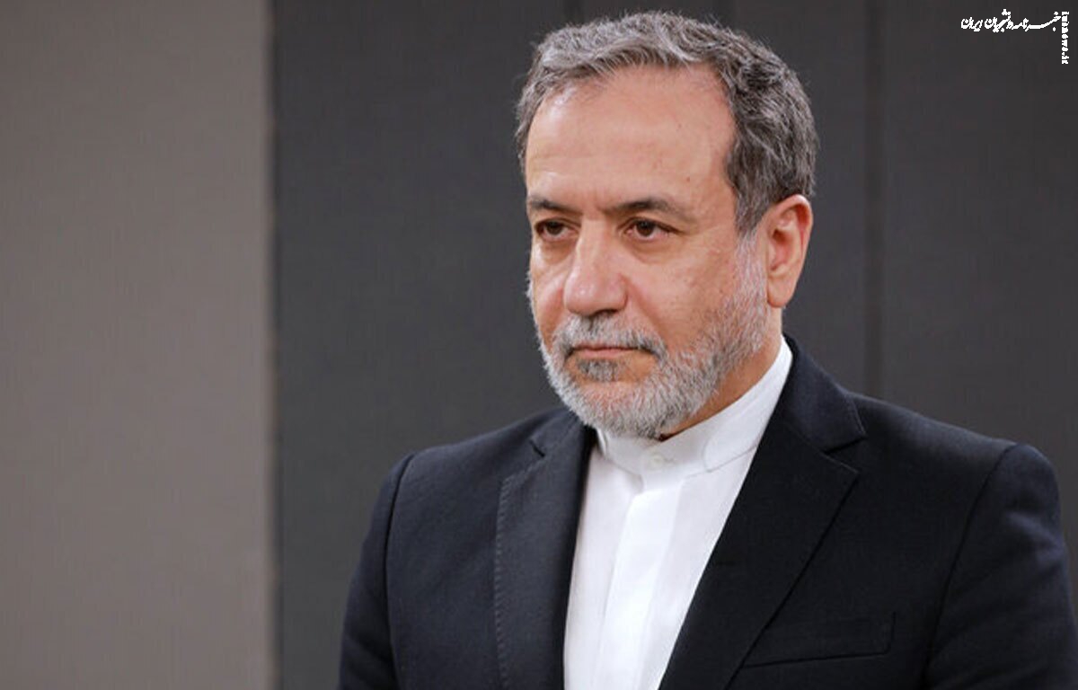 آمریکا شیطان بزرگ است و امروز با خدعه به میان آمده است