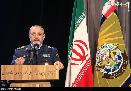 وزیر دفاع:ایران در ساخت انواع شناور سطحی و زیرسطحی خودکفا شد