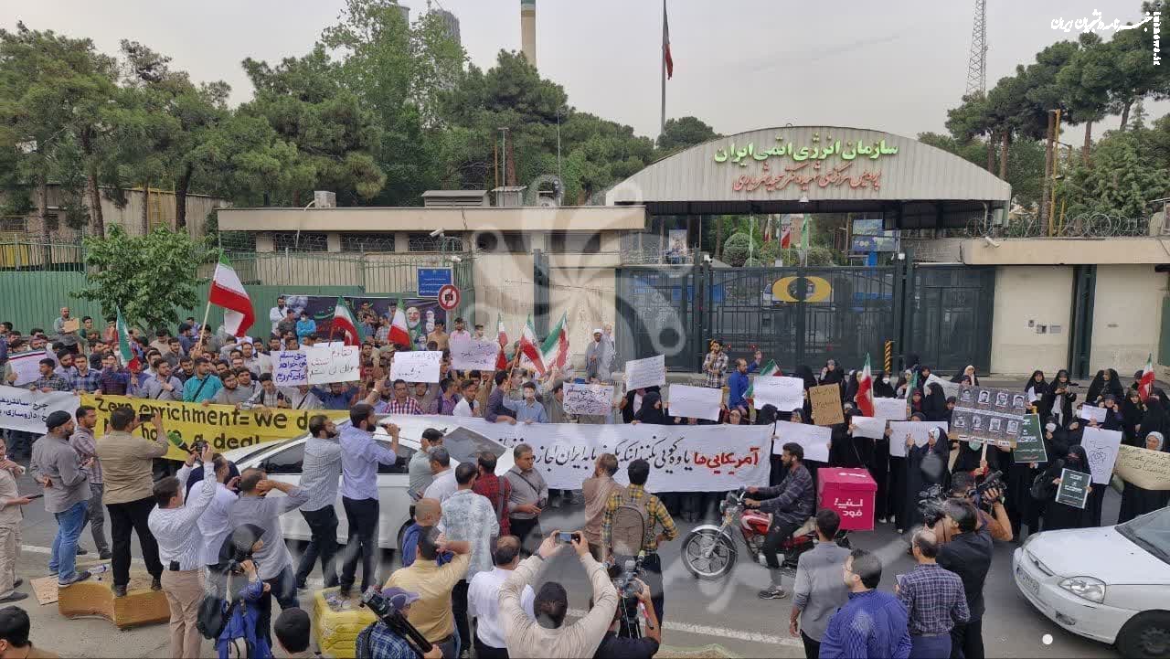 دانشجویان: از حق خود کوتاه نخواهیم آمد/ چرخ سانتریفیوژ باید بچرخه!