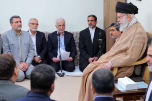 گزارش تصویری| دیدار ویزرکشور و استانداران  با رهبر انقلاب