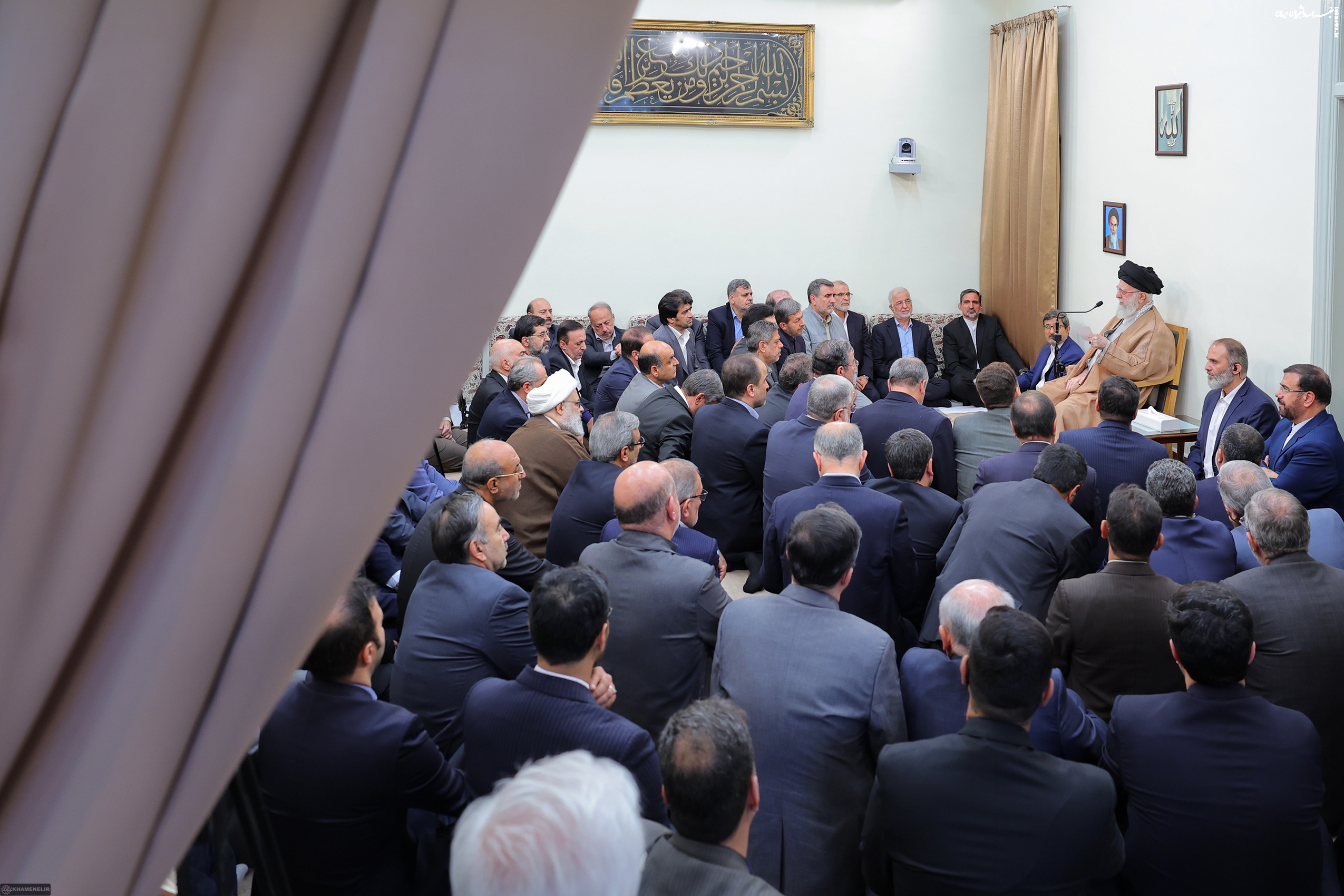 گزارش تصویری| دیدار ویزرکشور و استانداران  با رهبر انقلاب