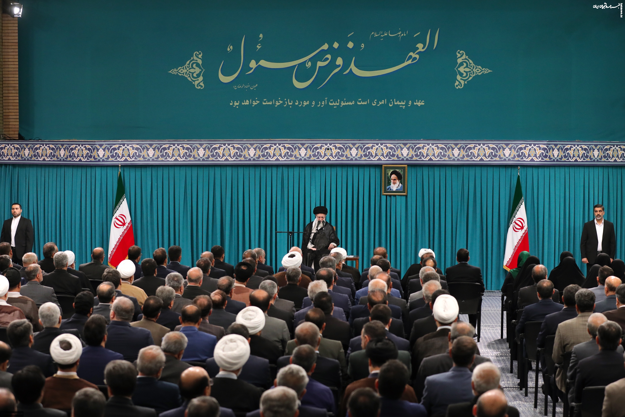 نماینده باید خود را پاسخگو در قبال خدا و قانون بداند/ انقلابی‌گری فقط سروصدا کردن نیست