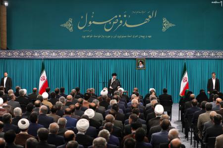نماینده باید خود را پاسخگو در قبال خدا و قانون بداند/ انقلابی‌گری فقط سروصدا کردن نیست