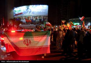 شادی مردم تهران پس از پاسخ کوبنده نیروهای مسلح به آمریکا +عکس