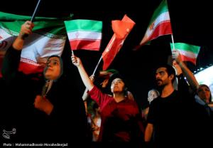 شادی مردم تهران پس از پاسخ کوبنده نیروهای مسلح به آمریکا +عکس