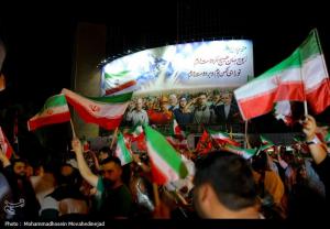 شادی مردم تهران پس از پاسخ کوبنده نیروهای مسلح به آمریکا +عکس