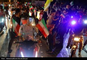 شادی مردم تهران پس از پاسخ کوبنده نیروهای مسلح به آمریکا +عکس