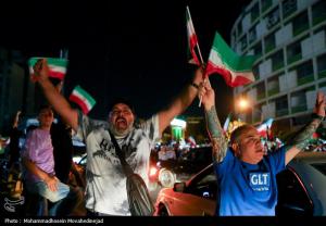 شادی مردم تهران پس از پاسخ کوبنده نیروهای مسلح به آمریکا +عکس