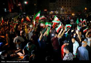 شادی مردم تهران پس از پاسخ کوبنده نیروهای مسلح به آمریکا +عکس