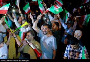 شادی مردم تهران پس از پاسخ کوبنده نیروهای مسلح به آمریکا +عکس