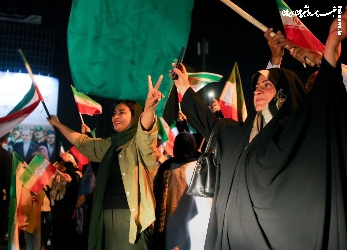 شادی مردم تهران پس از پاسخ کوبنده نیروهای مسلح به آمریکا +عکس