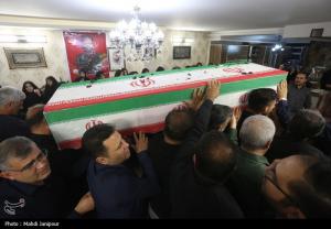 وداع خانواده شهید عمران رفیعی با پیکر شهید +عکس