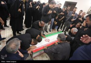 وداع خانواده شهید عمران رفیعی با پیکر شهید +عکس