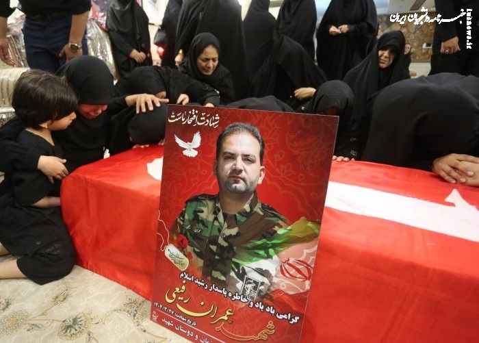 وداع خانواده شهید عمران رفیعی با پیکر شهید +عکس