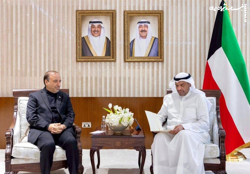 تقدیم پیام عراقچی به وزیر خارجه کویت توسط سفیر ایران