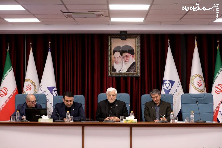 عارف: توانایی بازسازی در همه جبهه‌های پساجنگ را داریم